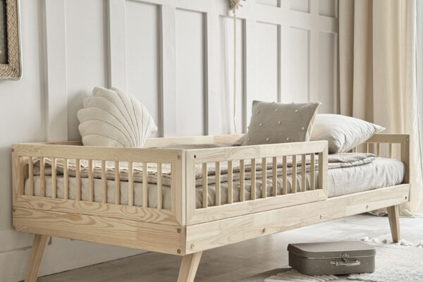 Κρεβάτι Verto Rungs: Σκανδιναβικό κρεβάτι Luletto με κάγκελο, φυσικό ξύλο.