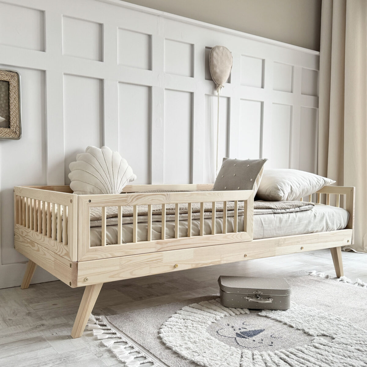 Κρεβάτι Verto Rungs Luletto 90x200cm με κάγκελο, σκανδιναβικού στυλ, φυσικό ξύλο.