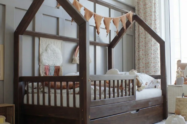 Κρεβάτι Montessori Piola Plus Forest Green Luletto με συρτάρι και κάγκελα.