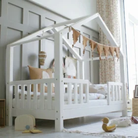 Λευκό παιδικό κρεβάτι Montessori House Bed Duo Luletto 90x200 με κάγκελα.