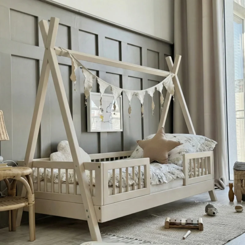 Παιδικό κρεβάτι Montessori Tipi Duo Luletto με κάγκελα, ιδανικό για παιδιά.