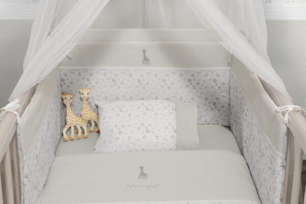 Σετ πάπλωμα και παπλωματοθήκη κούνιας Sophie La Girafe Baby Oliver.