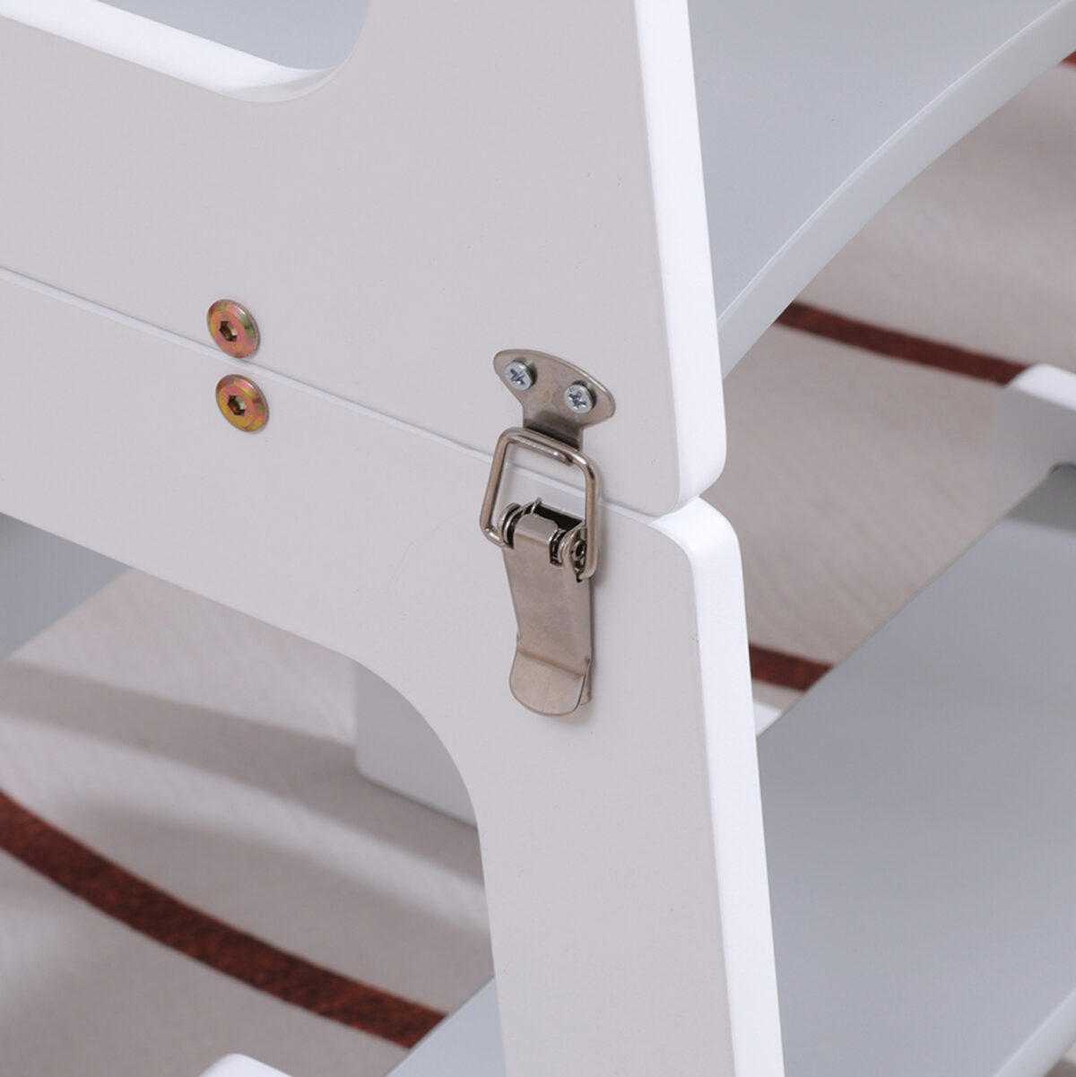 Πύργος εκμάθησης Ricki: Λευκός, μεταλλικό κούμπωμα, ξύλινη κατασκευή