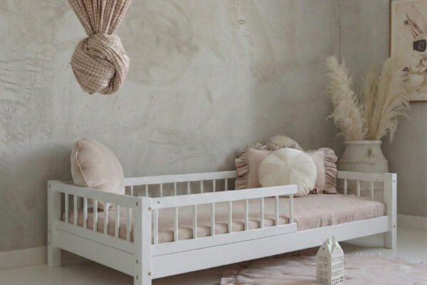 Λευκό κρεβάτι Montessori Basic Bello 100x200cm με κάγκελα