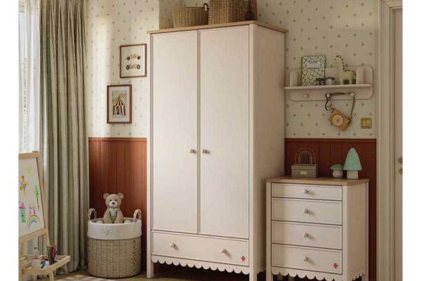 Παιδική ντουλάπα TO-1002: Λευκή, ξύλινη, με δύο πόρτες και συρτάρια.